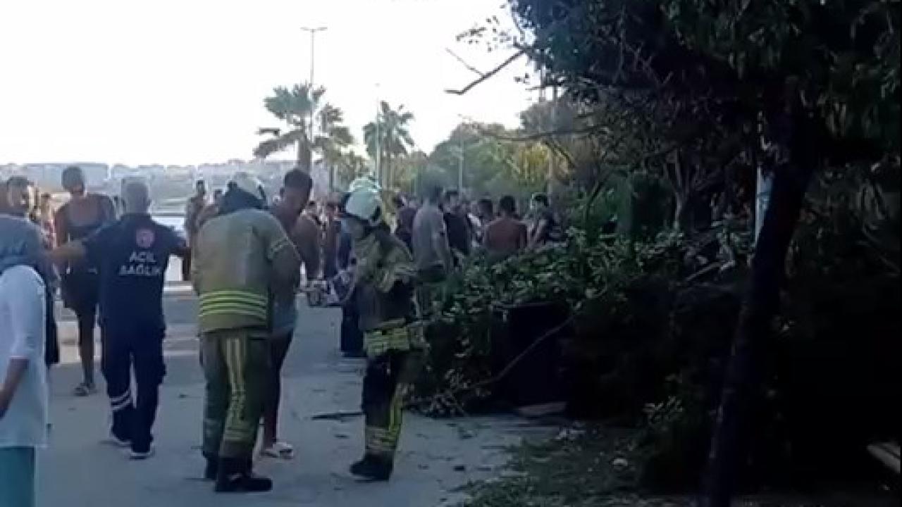 Büyükçekmece'de Toprak Kayması: Ekipler Seferber Oldu