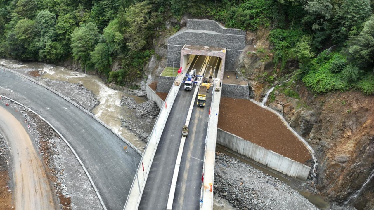 Çamlıhemşin Tünelli Geçişi Pazartesi Günü Trafiğe Açılıyor