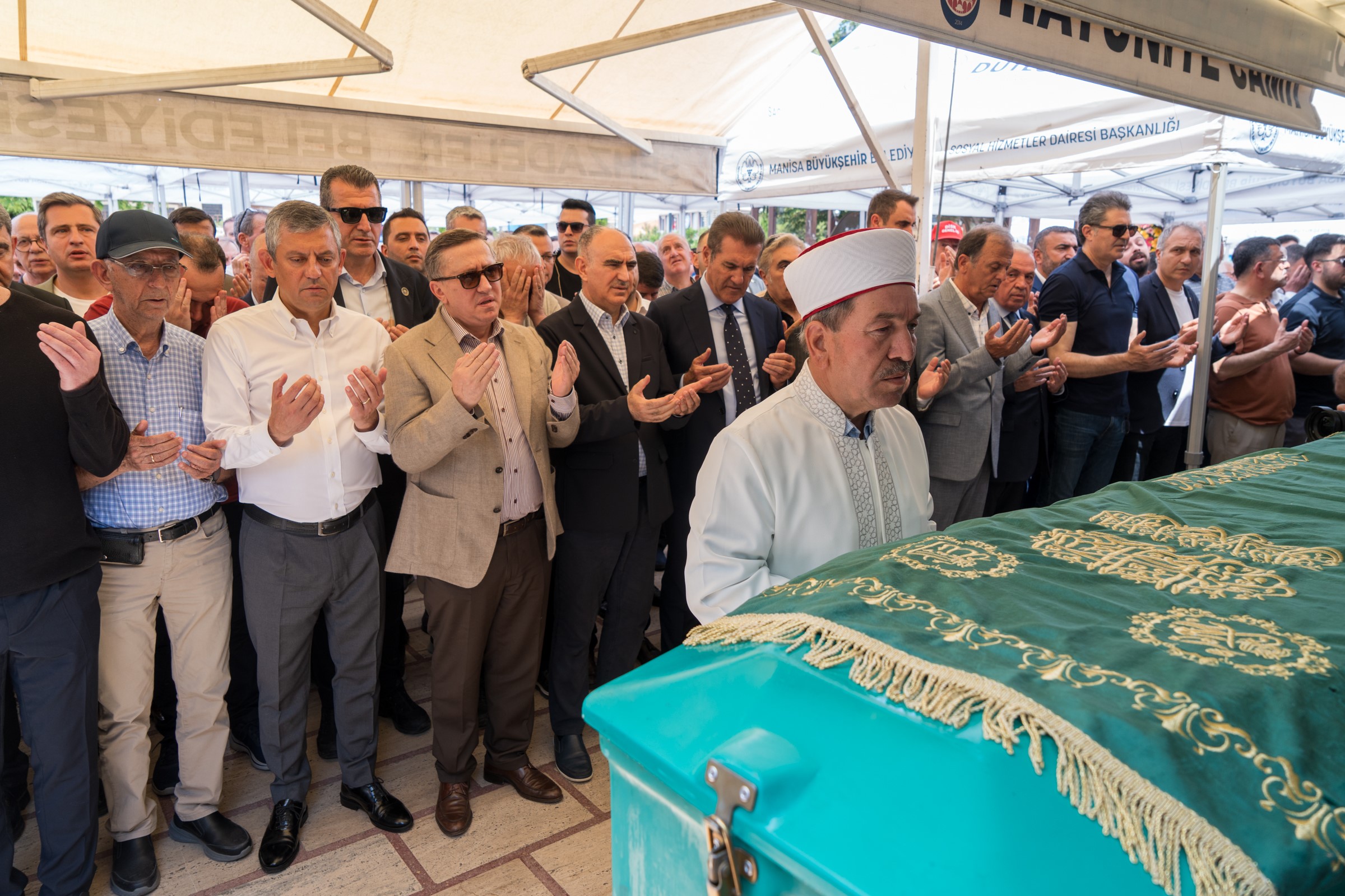 CHP'de Acı Kayıp! Özgür Özel'in Zor Günü