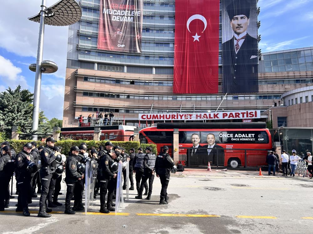 CHP'de Neler Oluyor? Genel Merkezde Silah Sesleri Mi Duyuldu? Kılıçdaroğlu Devrede!