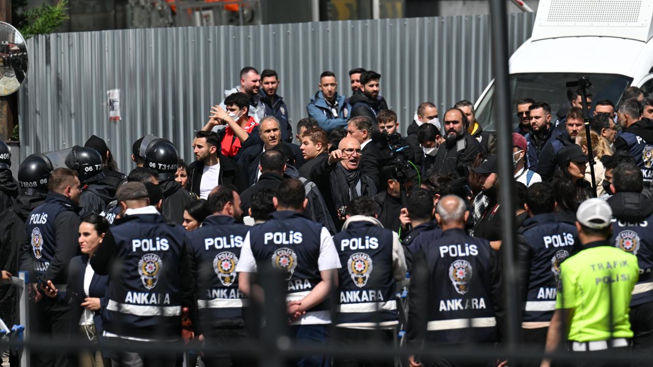 CHP'de Neler Oluyor? Polis Genel Merkeze Girdi! İşte Sebebi...
