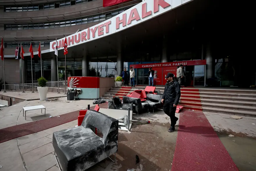 CHP'de Şok Gelişme! Genel Merkezde Polis Müdahalesi: Krizin Perde Arkası Aralanıyor