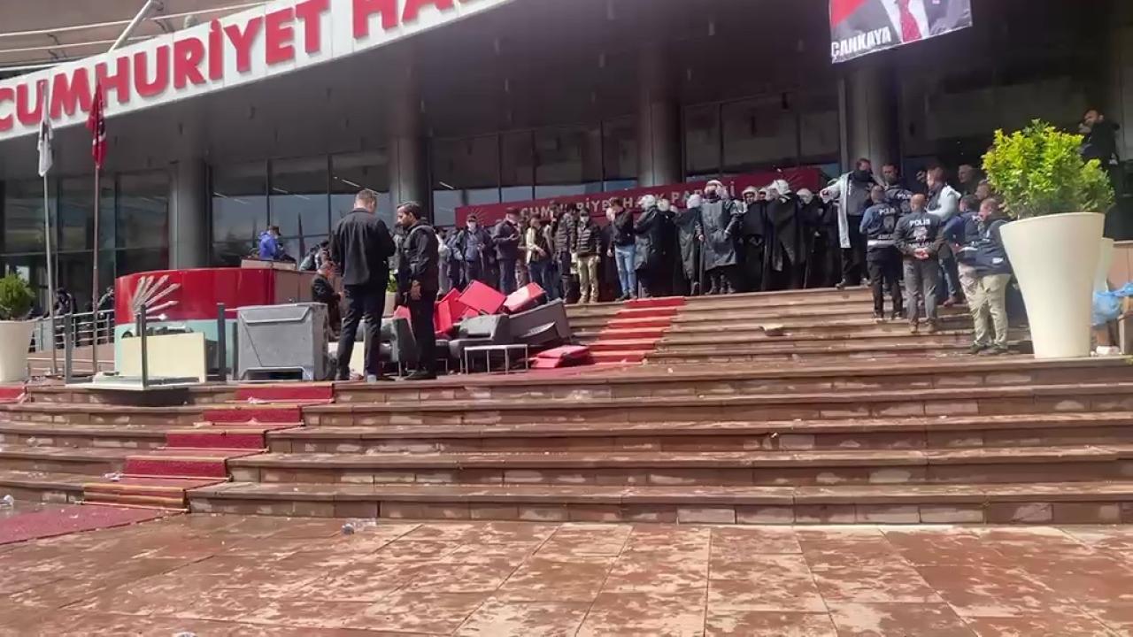 CHP'de Sular Durulmuyor! Genel Merkezde Neler Oldu? İşte Arka Plandaki Gerçekler!