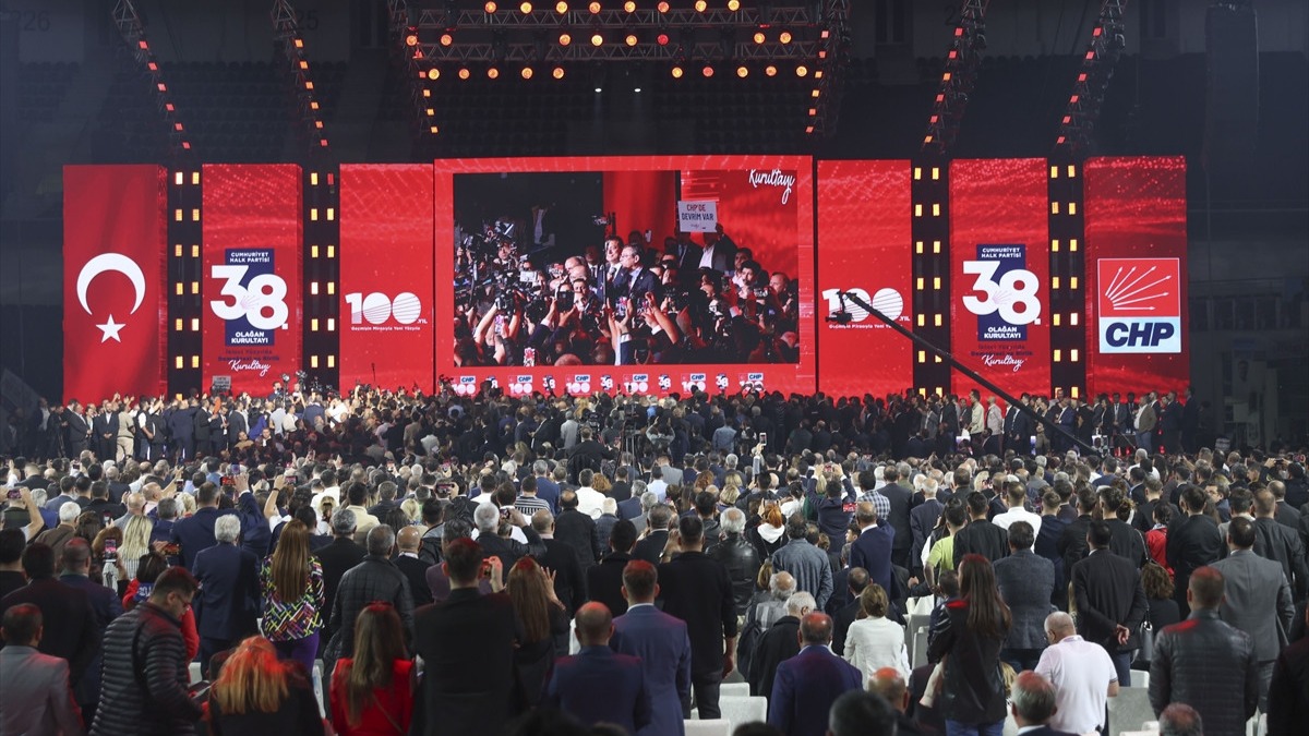 CHP'de Sular Durulmuyor! Özgür Özel ve Kılıçdaroğlu Arasında Kurultay Savaşı!
