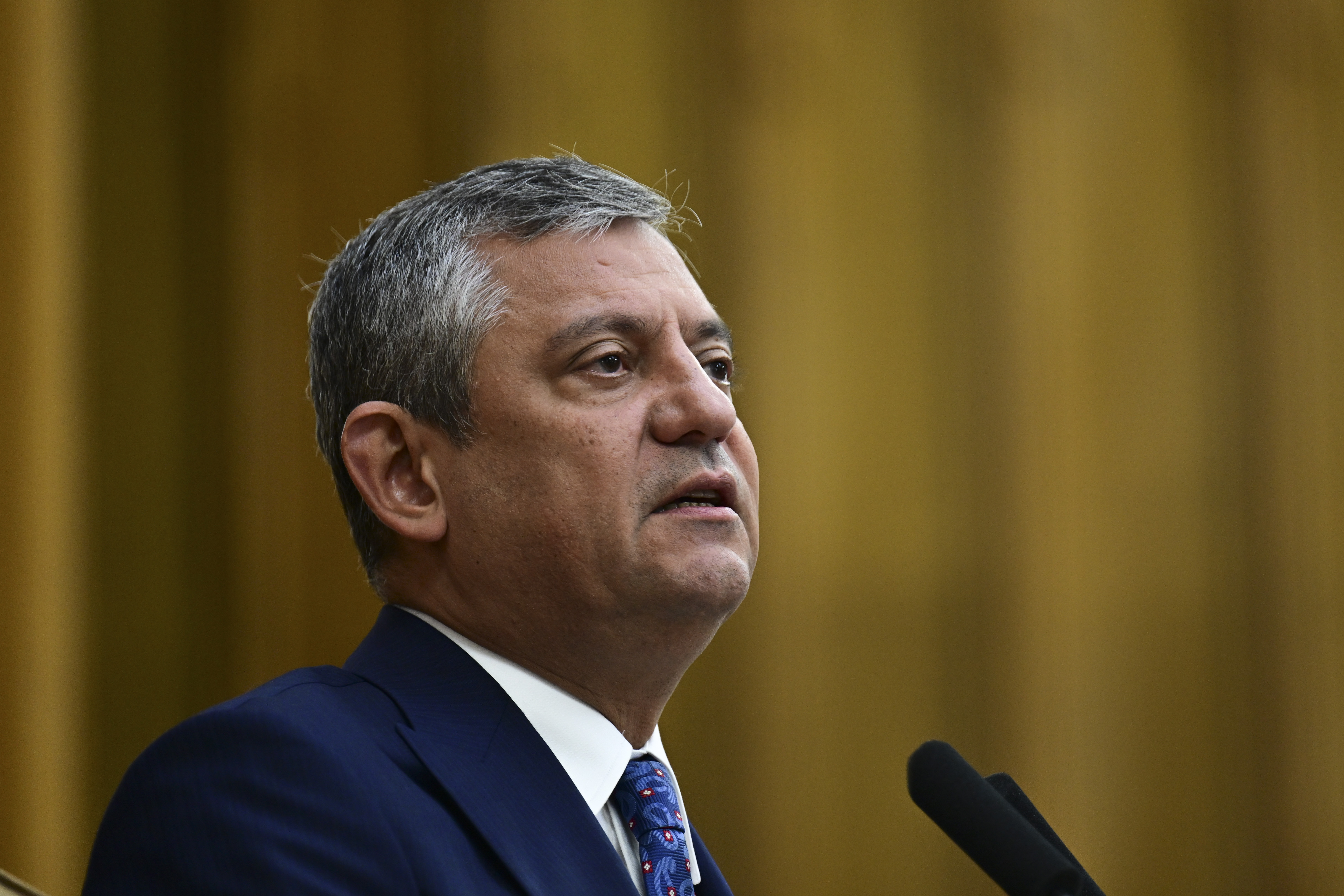 CHP'de Yeni Dönem Hazırlığı: Özgür Özel İsim ve Logo Çalışmalarını Doğruladı