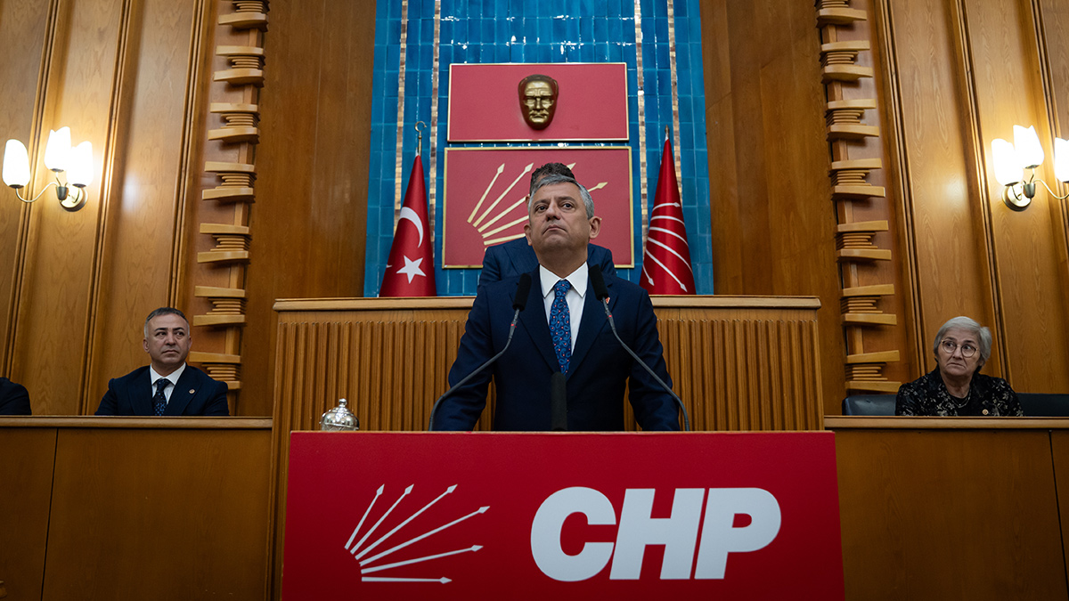 CHP'de Yeni Parti İddiaları: Özgür Özel ve Ekibi Meclis'te Kritik Bir Toplantı Gerçekleştirdi