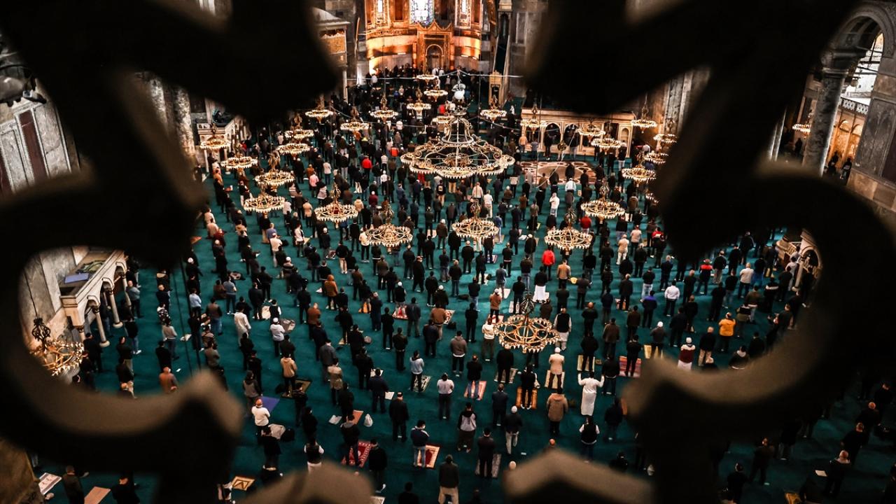 Cuma Hutbesinde 'Toplumsal Birlik' Mesajı: Terörsüz Türkiye Hedefi
