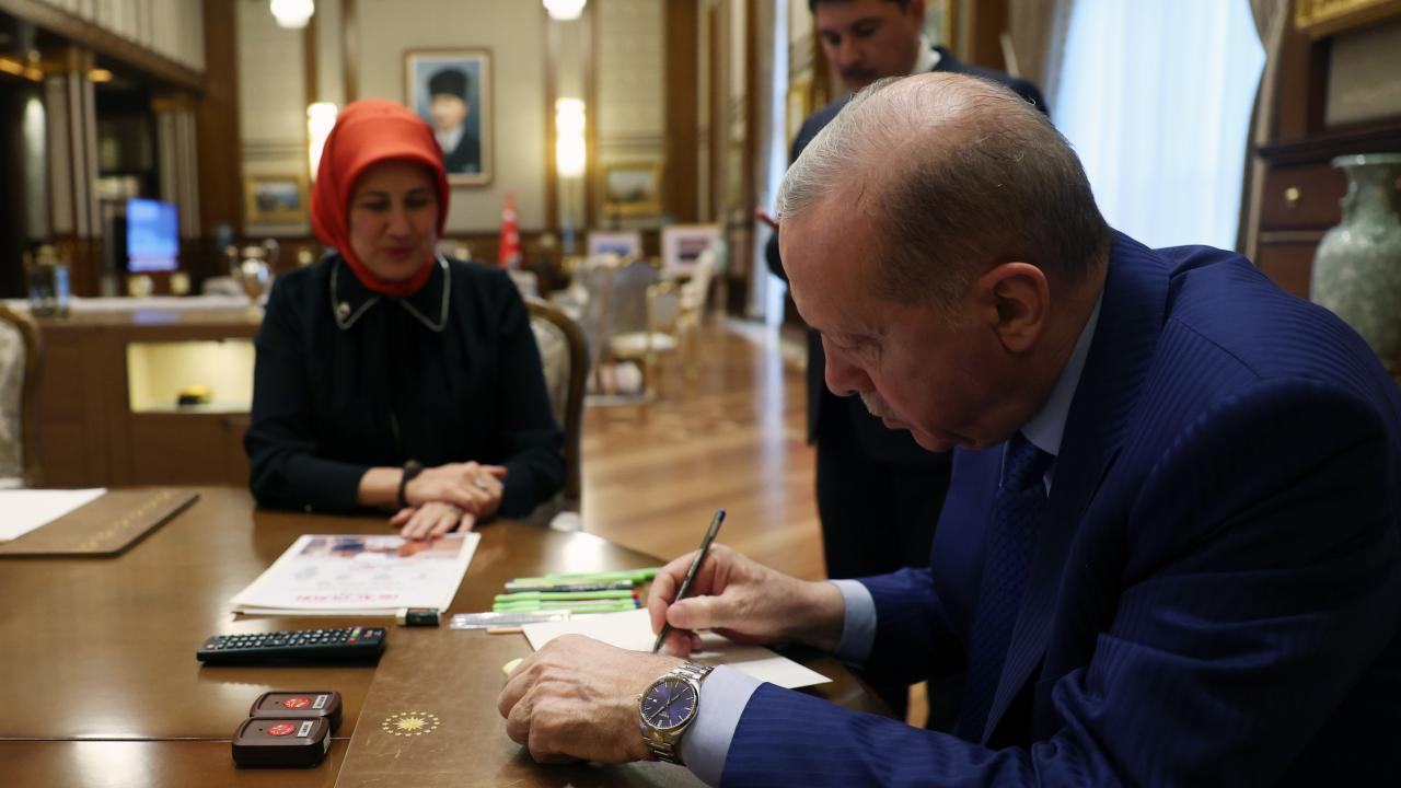 Cumhurbaşkanı Erdoğan'dan Anlamlı Kurban Bağışı: Kızılay'a Destek Çığ Gibi Büyüyor!