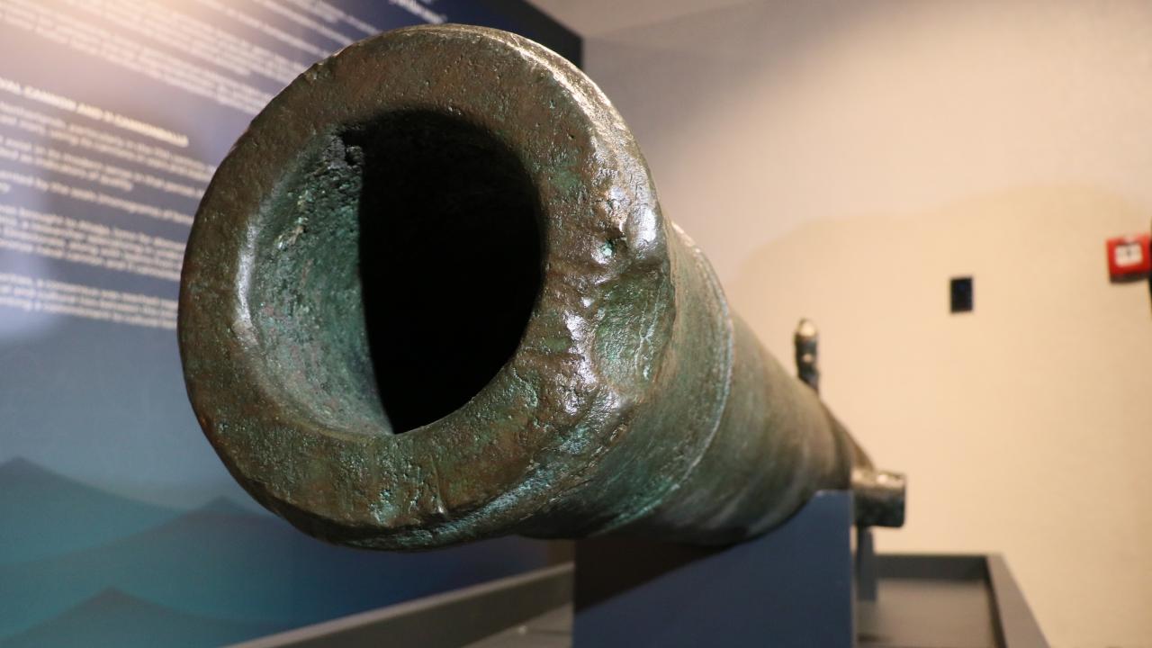 Denizlerin Derinliklerinden Tarih Fışkırdı! İzmir'de Gemi Sökümünde Bulunan Top Ağızları Açık Bıraktı!