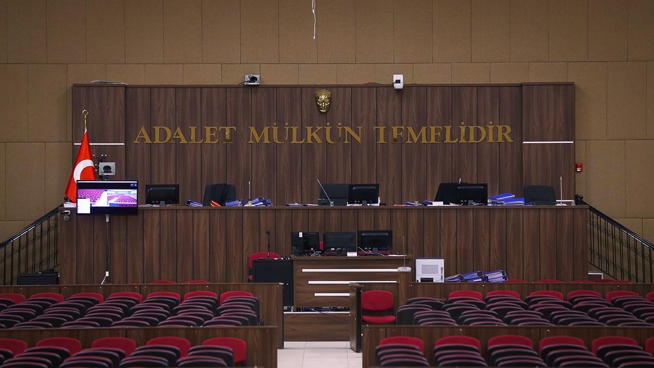 Depremzede Yakınları İsyan Etti! 'Şov Yapıyorsunuz' Sözü Mahkemeyi Karıştırdı!