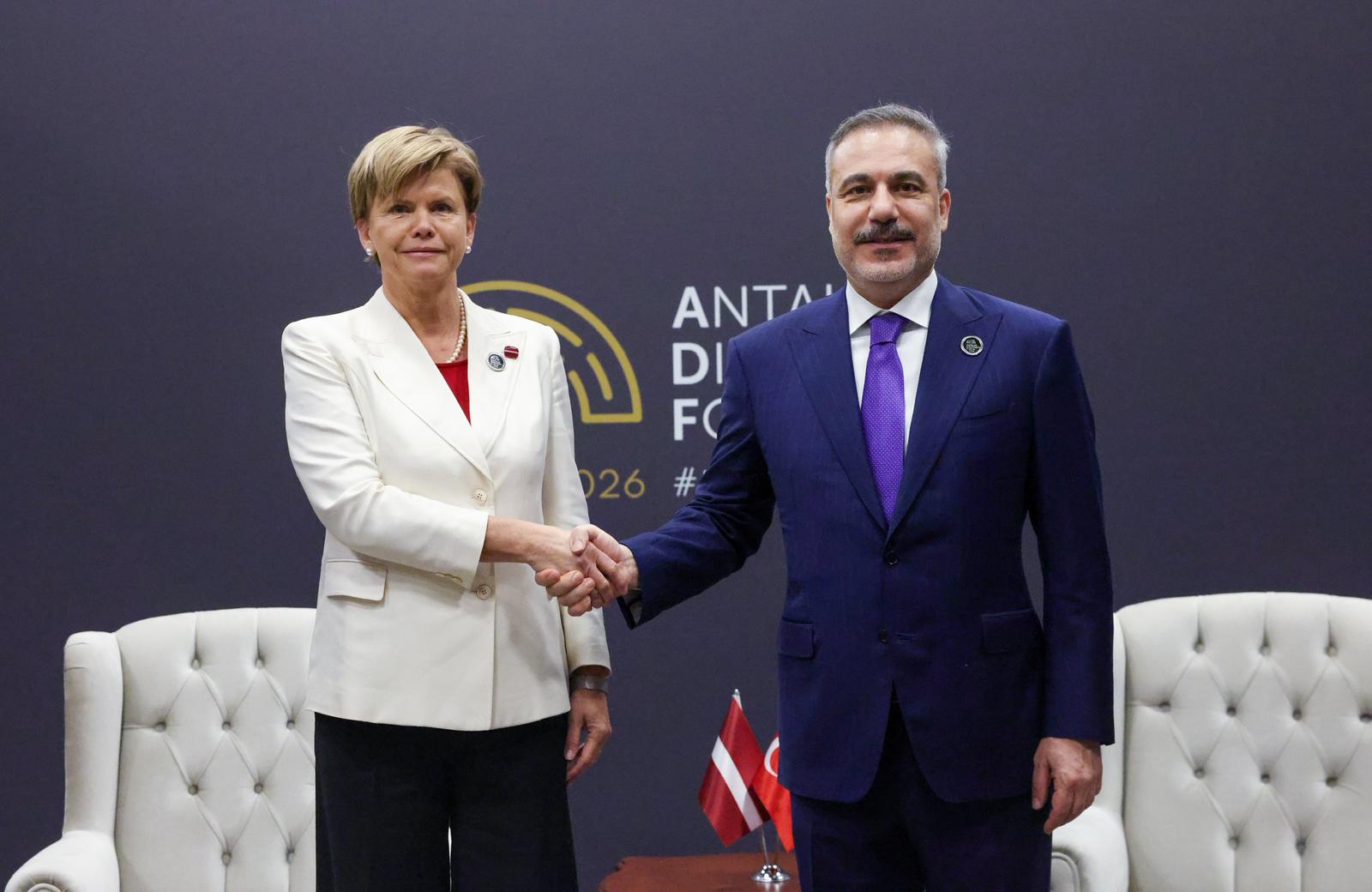 Diplomasi Köprüleri Kuruluyor: Bakan Fidan'dan Kritik Letonya Zirvesi!