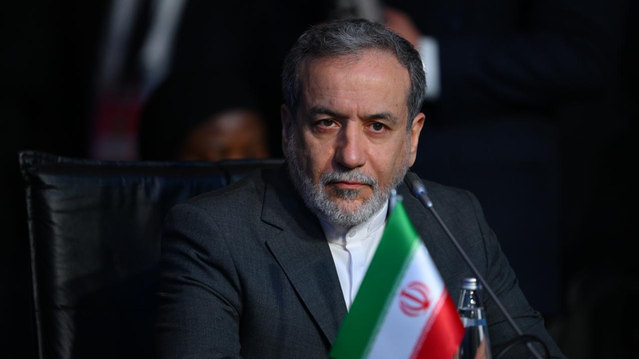 Diplomasi Köprüleri Kuruluyor! İran Dışişleri Bakanı Kritik Müzakereler İçin Pakistan'da!