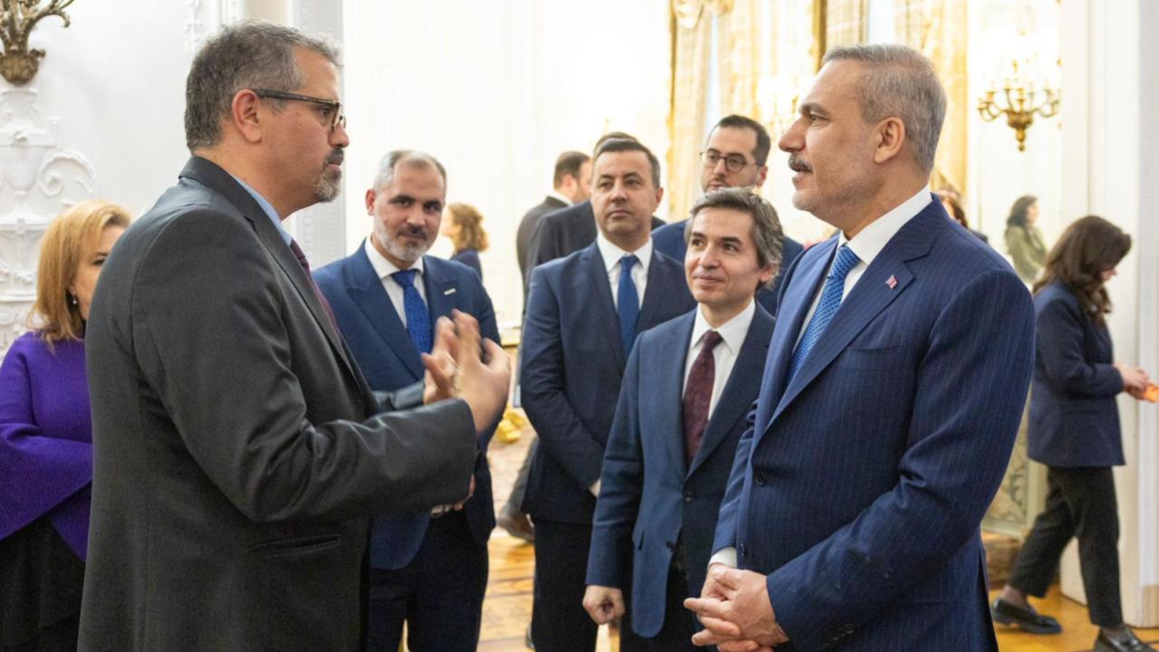 Diplomasi Köprüsü! Bakan Fidan Londra'da Türk İş İnsanlarıyla Güç Birliği Yaptı!