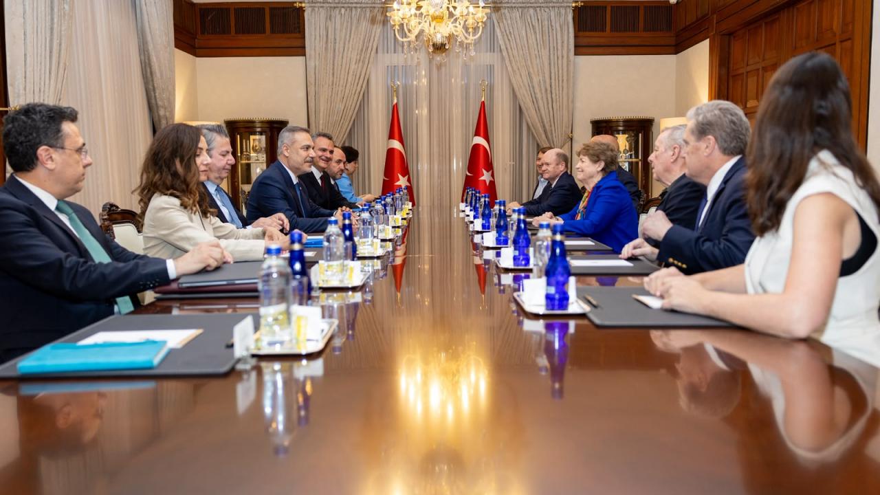 Dışişleri Bakanı Fidan Ankara'da ABD'li Senatör Heyetini Kabul Etti