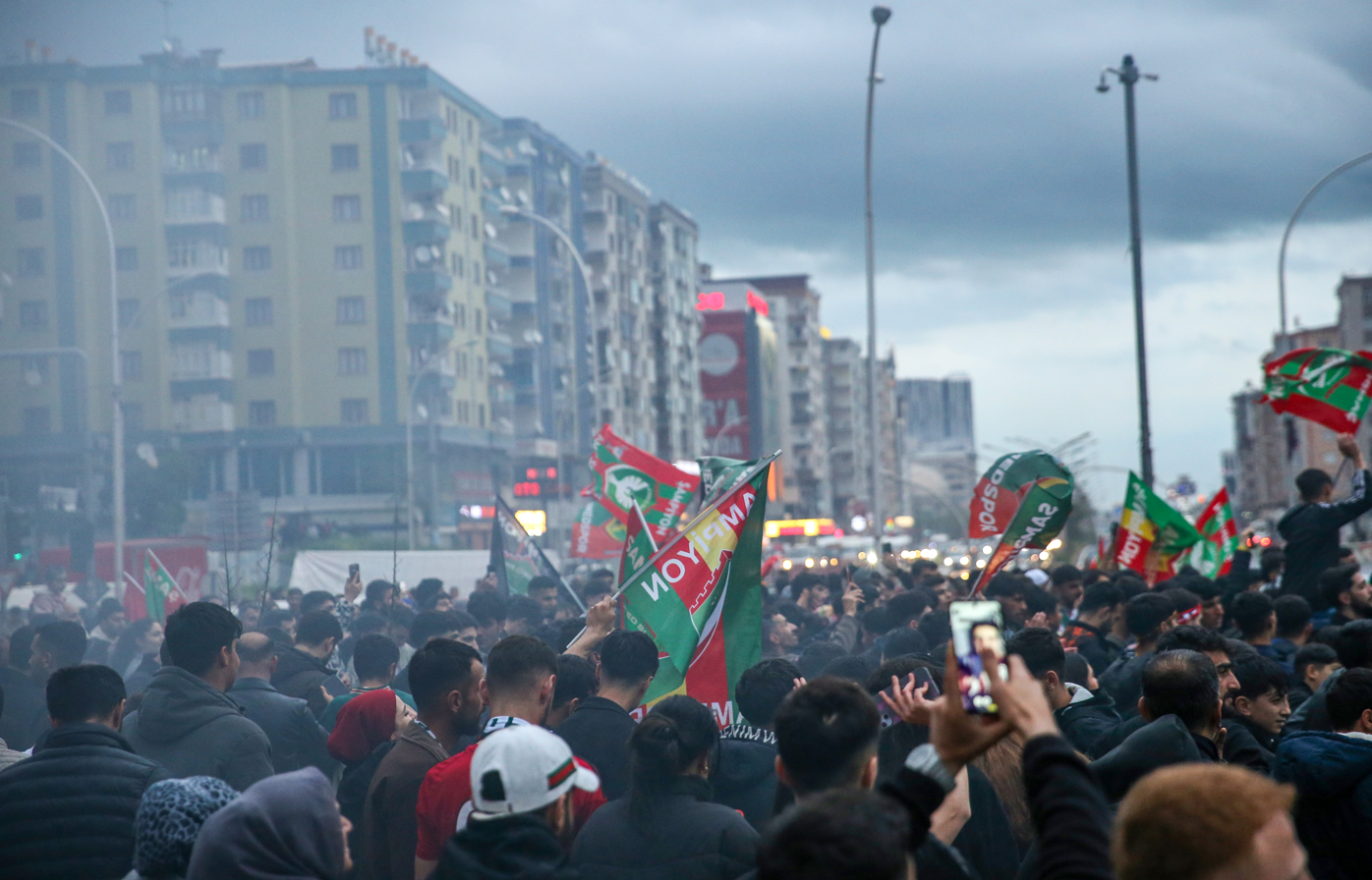 Diyarbakır'da Şampiyonluk Sevinci Kabusa Döndü: Kutlamalarda Silahlar Konuştu!