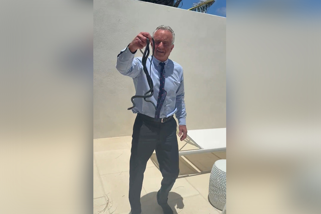 Doktor Öz'ün Bahçesinde Şok Anlar! ABD'li Bakan Yılan Avcısı Kesildi!