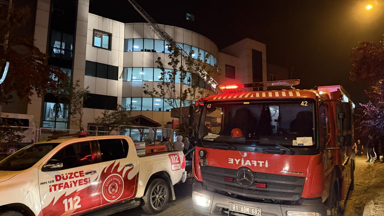 Düzce'de Korkunç Alevler! Huzurevi Sakinleri Son Anda Kurtarıldı!