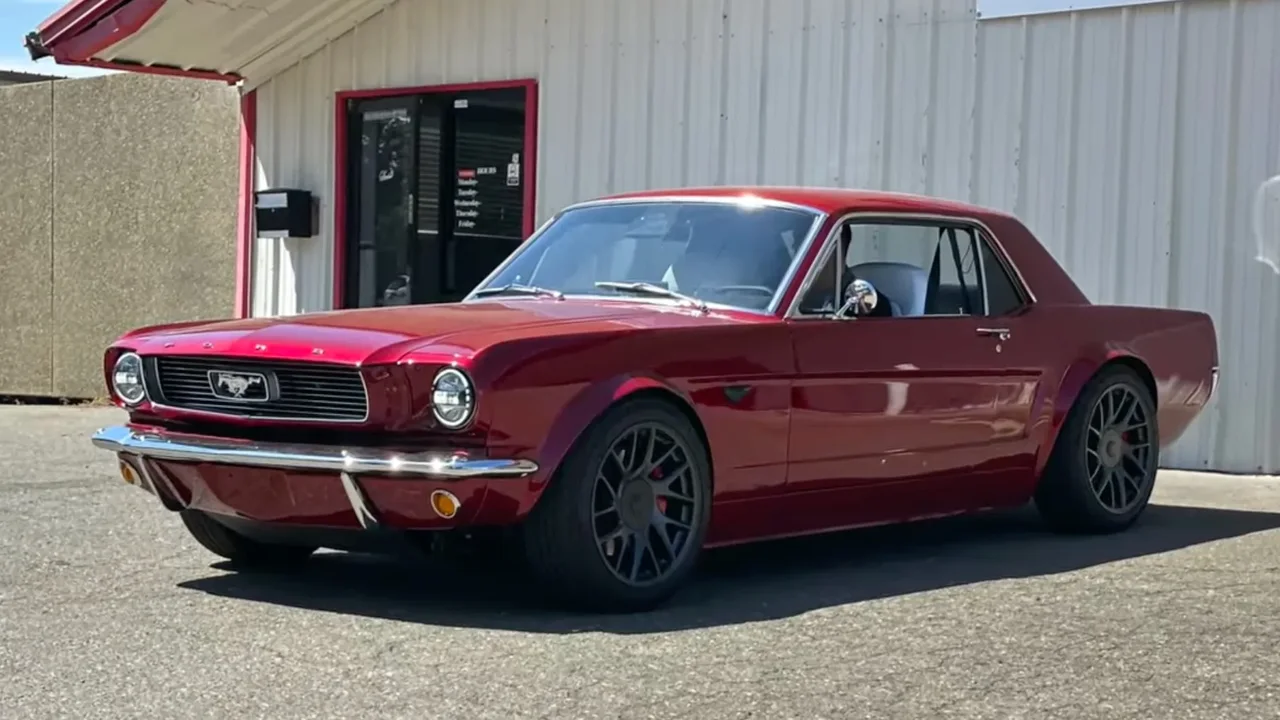 Efsane Mustang'e Şok Dönüşüm! Artık Tesla Gibi Gidiyor!