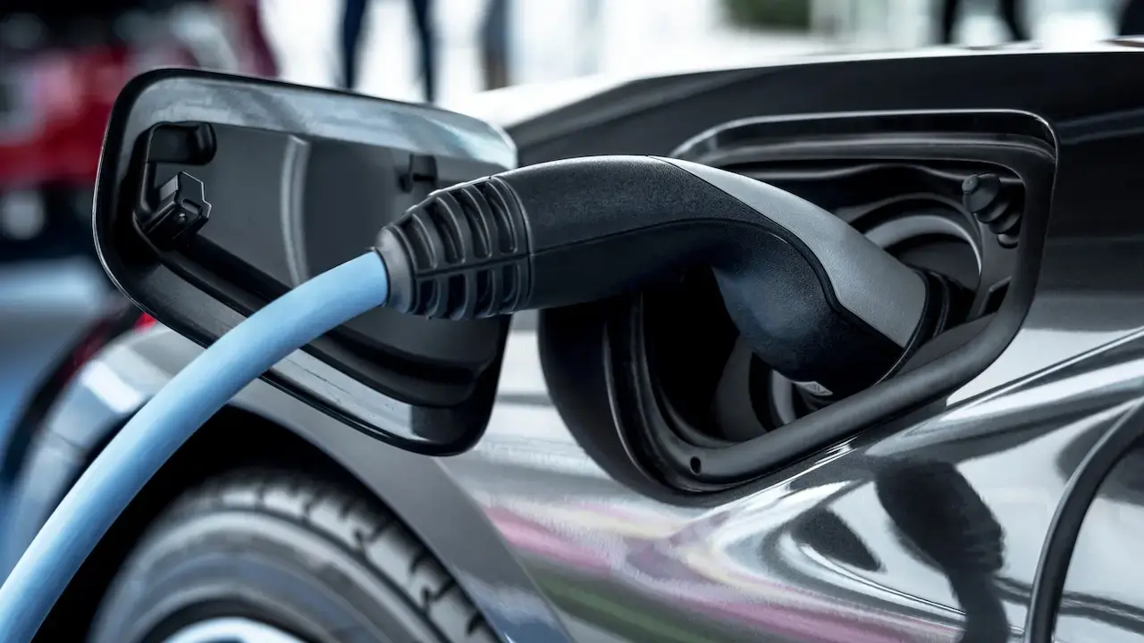 Elektrikli Araç Kiralamak 2026'da Cebinizi Güldürecek mi? İşte Verilerle Kanıtı!