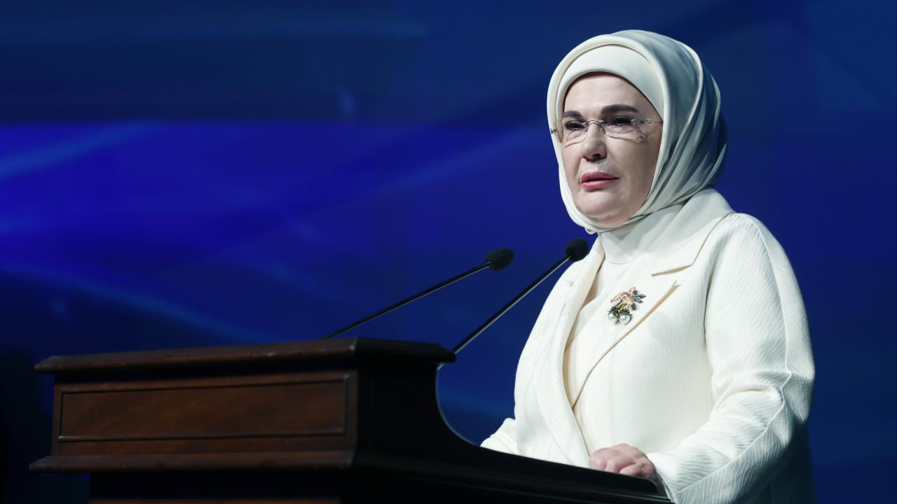 Emine Erdoğan'dan AK Parti'nin 25. Yılına Kutlama Mesajı