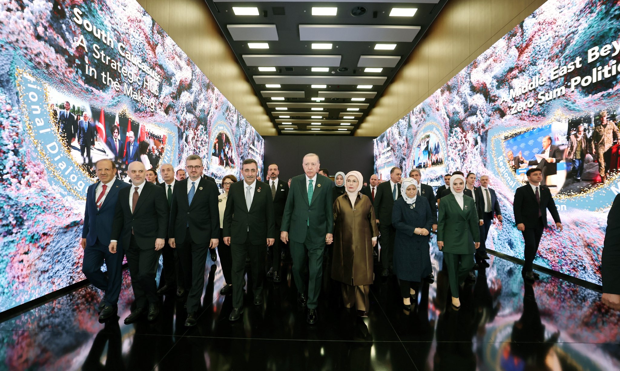 Emine Erdoğan'dan Antalya'ya Özel Mesaj: Diplomasi Köprüleri Kuruluyor! İşte O Sözler...