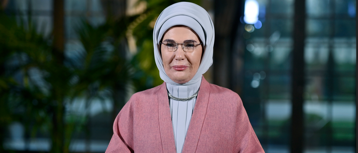 Emine Erdoğan'dan İstanbul'un Fethi Mesajı: 'Gönüller Fethedildi!'