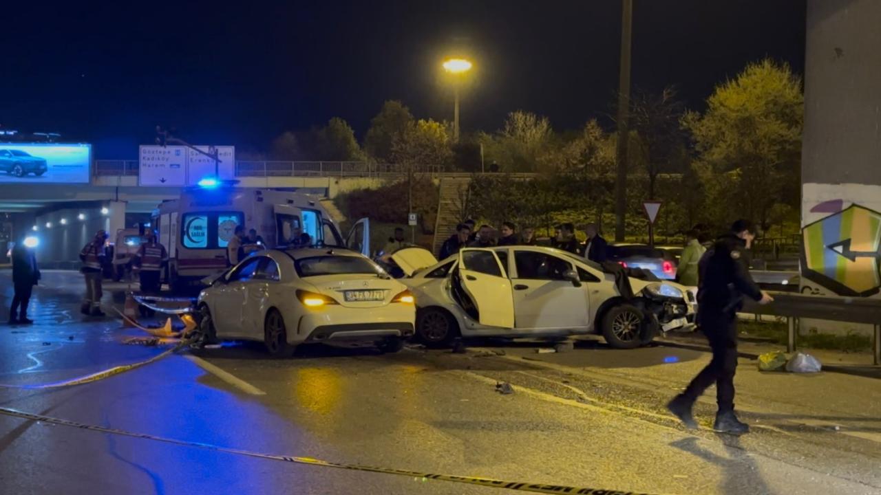 Emniyet Şeridinde Flaş Ölüm! İstanbul'da Feci Kaza: Sürücü Hayatını Kaybetti!