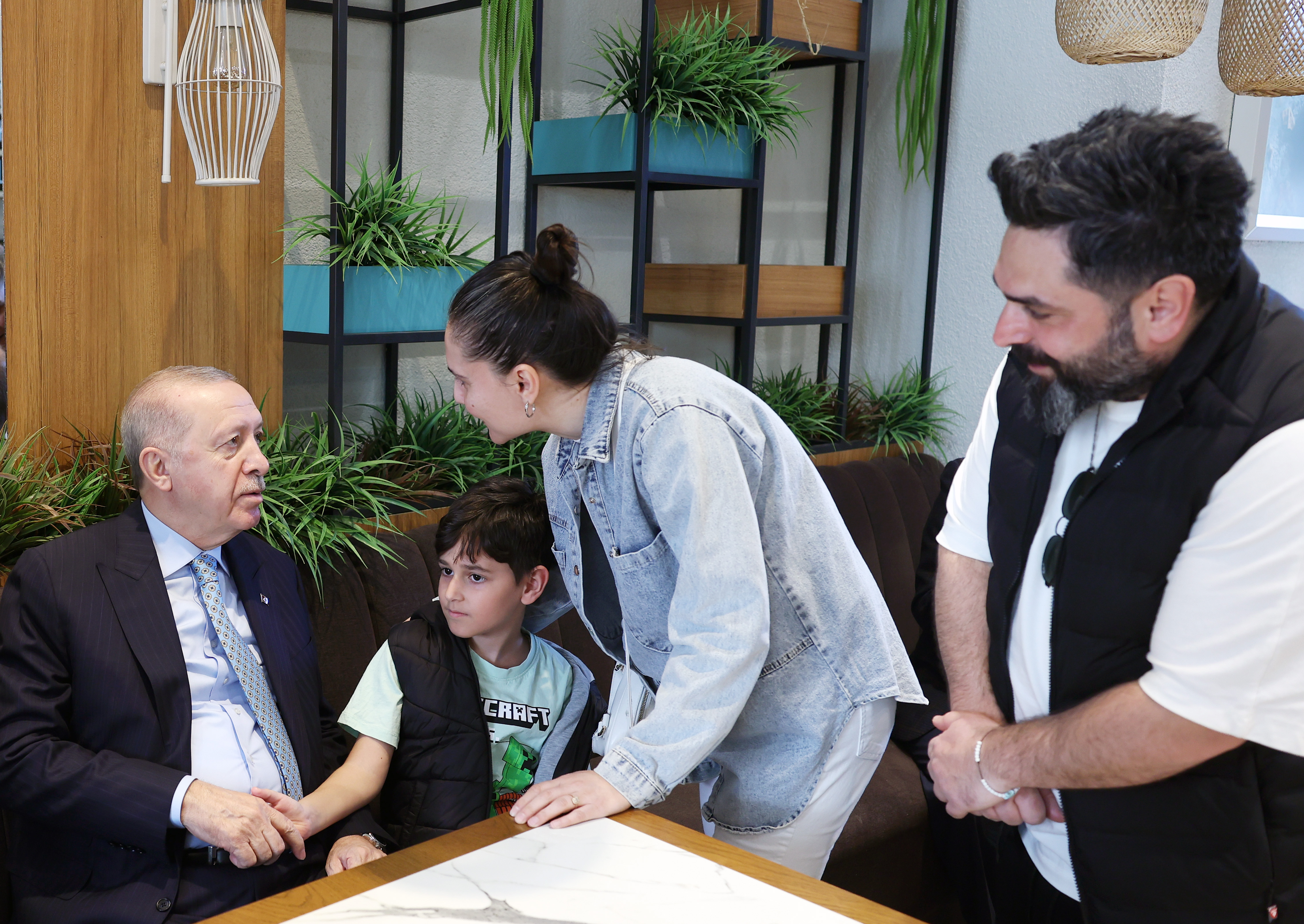 Erdoğan'dan Beyoğlu Sürprizi! Vatandaşlarla O Kahve Sohbetinde Neler Konuşuldu?