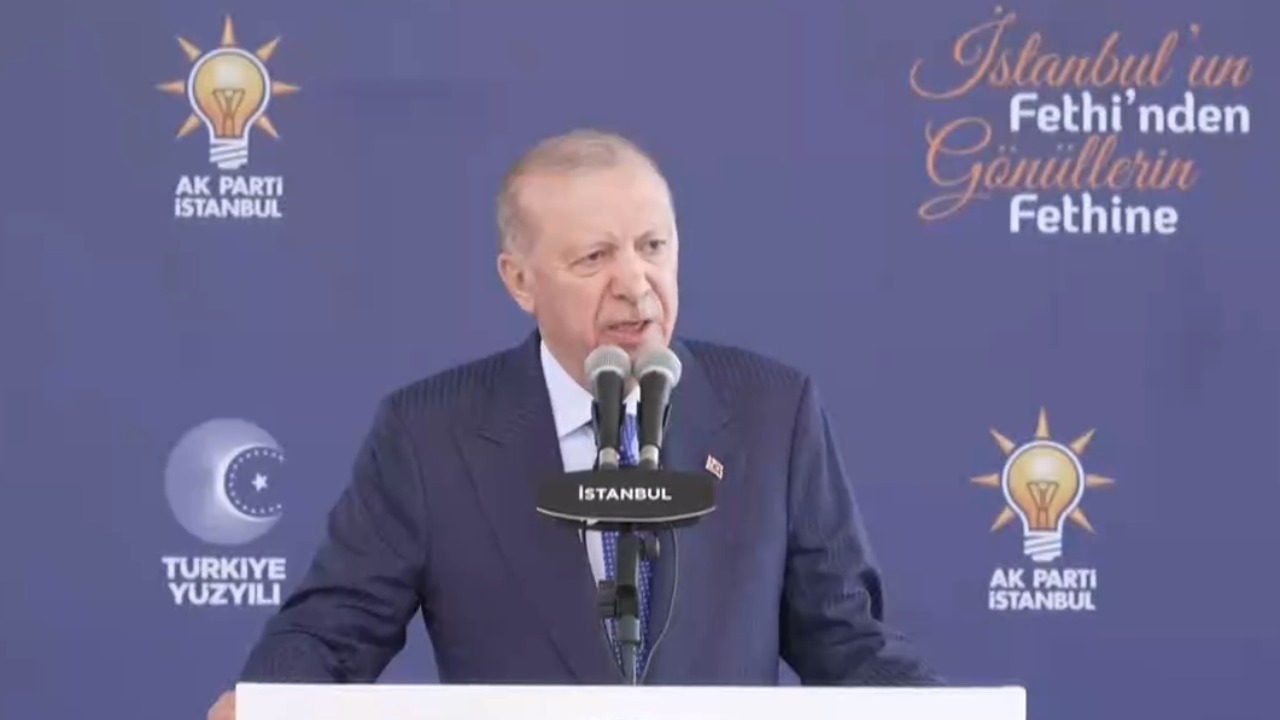 Erdoğan'dan Tarihi Çağrı! İstanbul'un Fethi'nin 573. Yılında Coşkulu Kutlama: 'Bayrağımız Nazlı Nazlı Dalgalansın!'