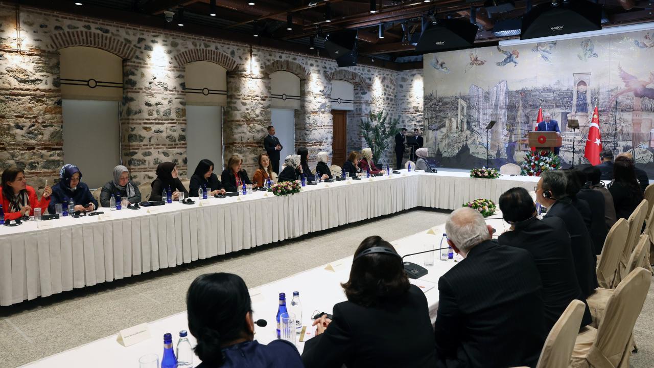 Erdoğan'dan Tarihi Zirve: Asya'nın Güçlü Kadınları İstanbul'da Buluştu!
