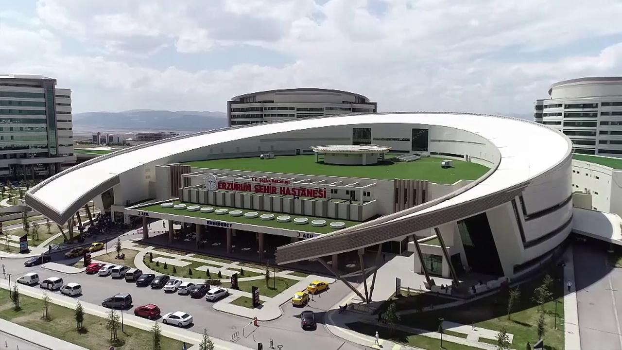 Erzurum Şehir Hastanesi'nde Canlı Yayında Cerrahi Müdahale