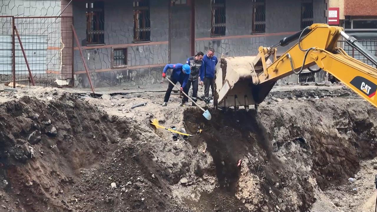 Erzurum'da Korku Dolu Anlar! İş Makinesi Doğalgaz Borusunu Patlattı!