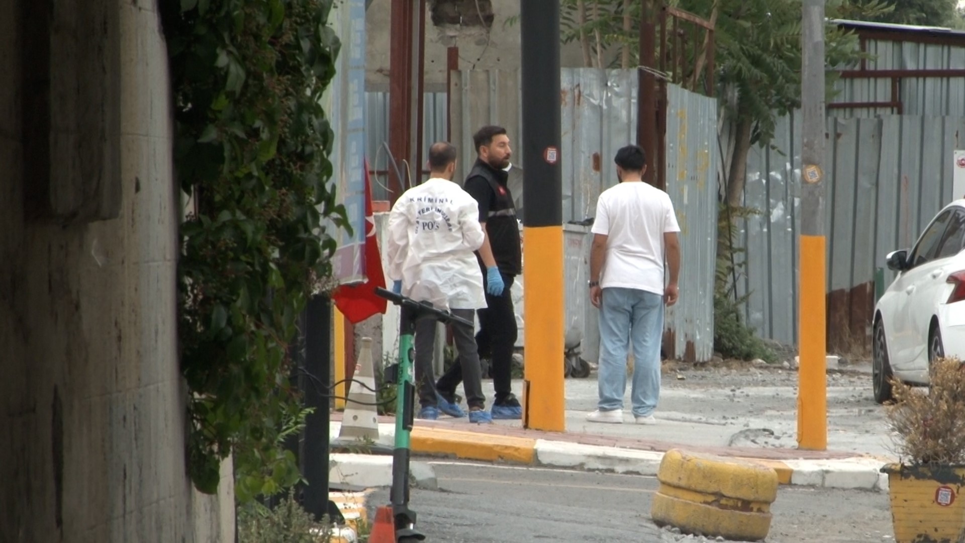 Fatih'te Polise Bıçaklı Saldırı Girişimi: Şüpheli Etkisiz Hale Getirildi