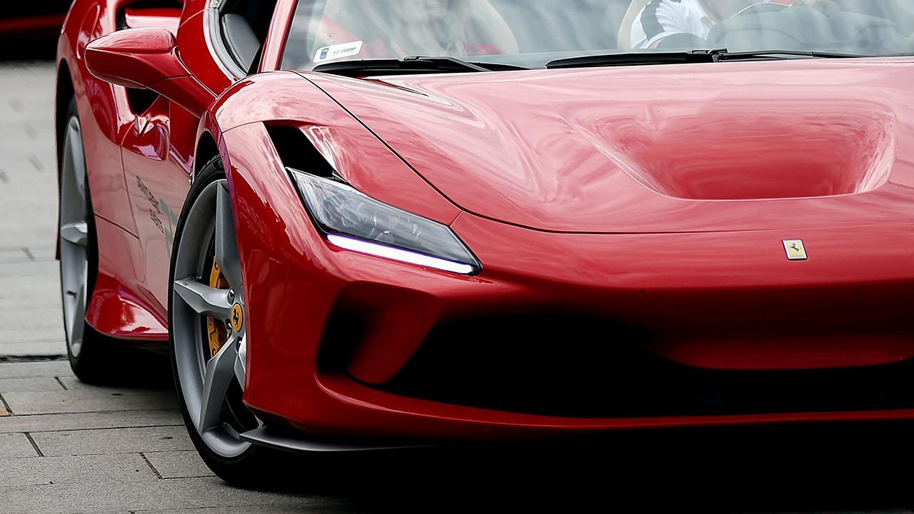 Ferrari Şoka Girdi! Elektrikli Model Fiyaskosu Hisseleri Çökertti!