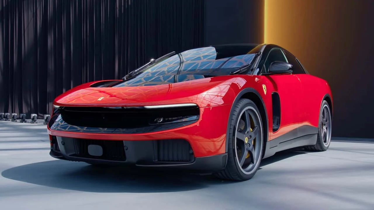 Ferrari'nin Elektrikli Şoku! Hisseler Çakıldı, Gelecek Belirsiz Mi?