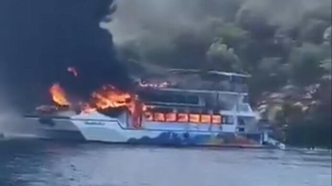 Fethiye'de Tur Teknesi Yangını: Yolcular Güvenli Bir Şekilde Tahliye Edildi