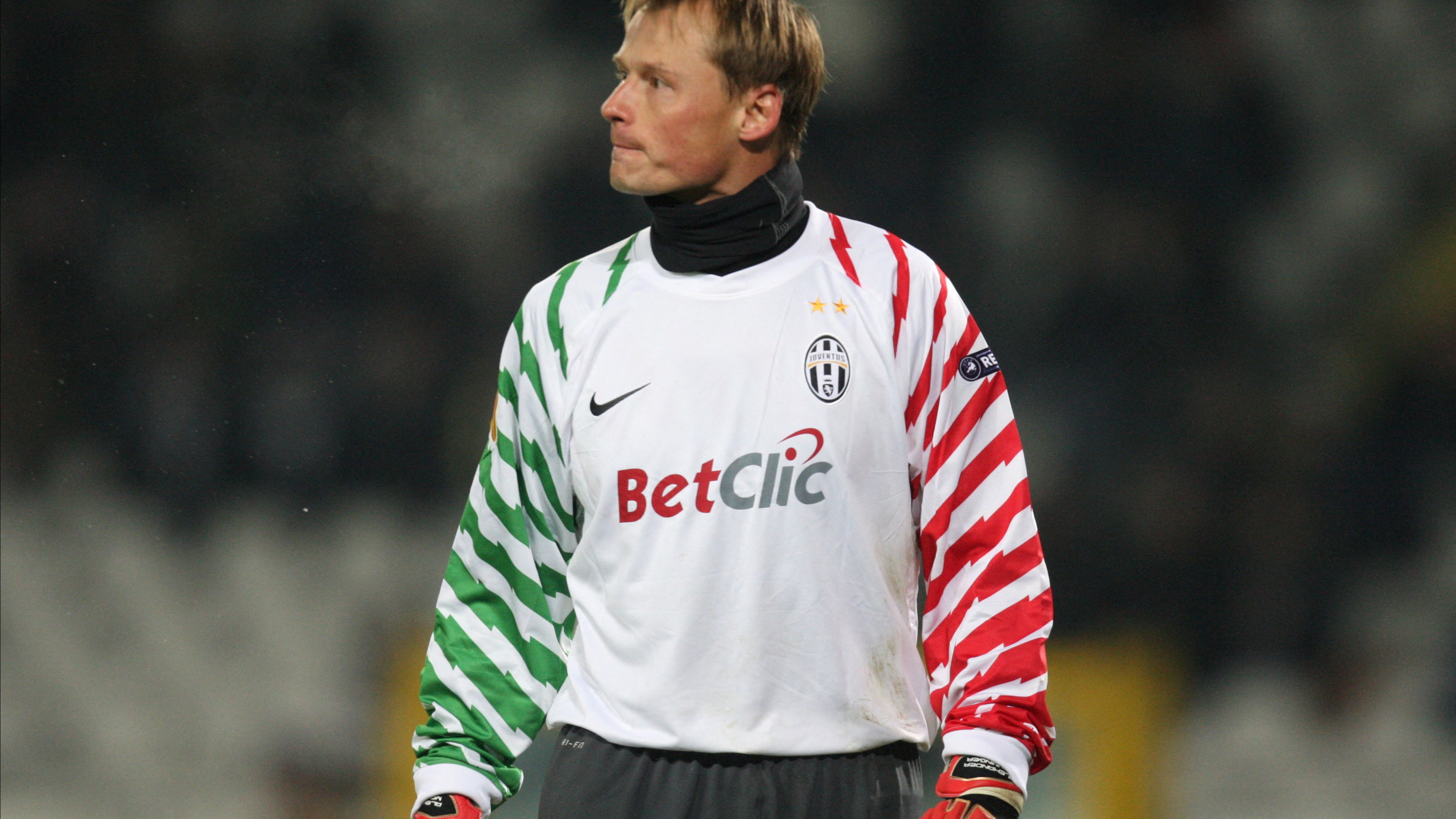 Futbol Dünyası Yasta! Arsenal Efsanesi Tren Kazasında Hayatını Kaybetti!