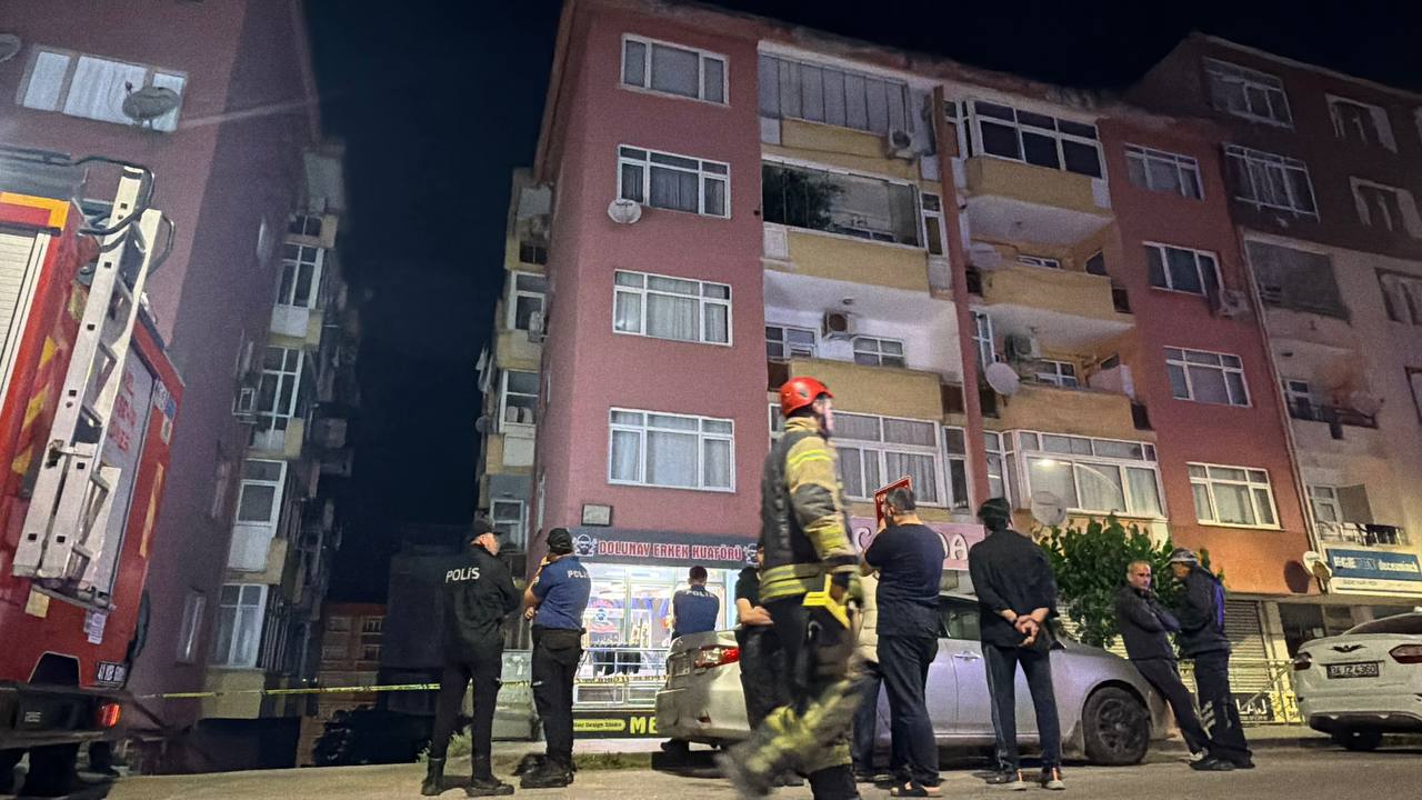 Gebze'de Korkutan Anlar! Bina Çatırdadı, Tahliye Başladı!