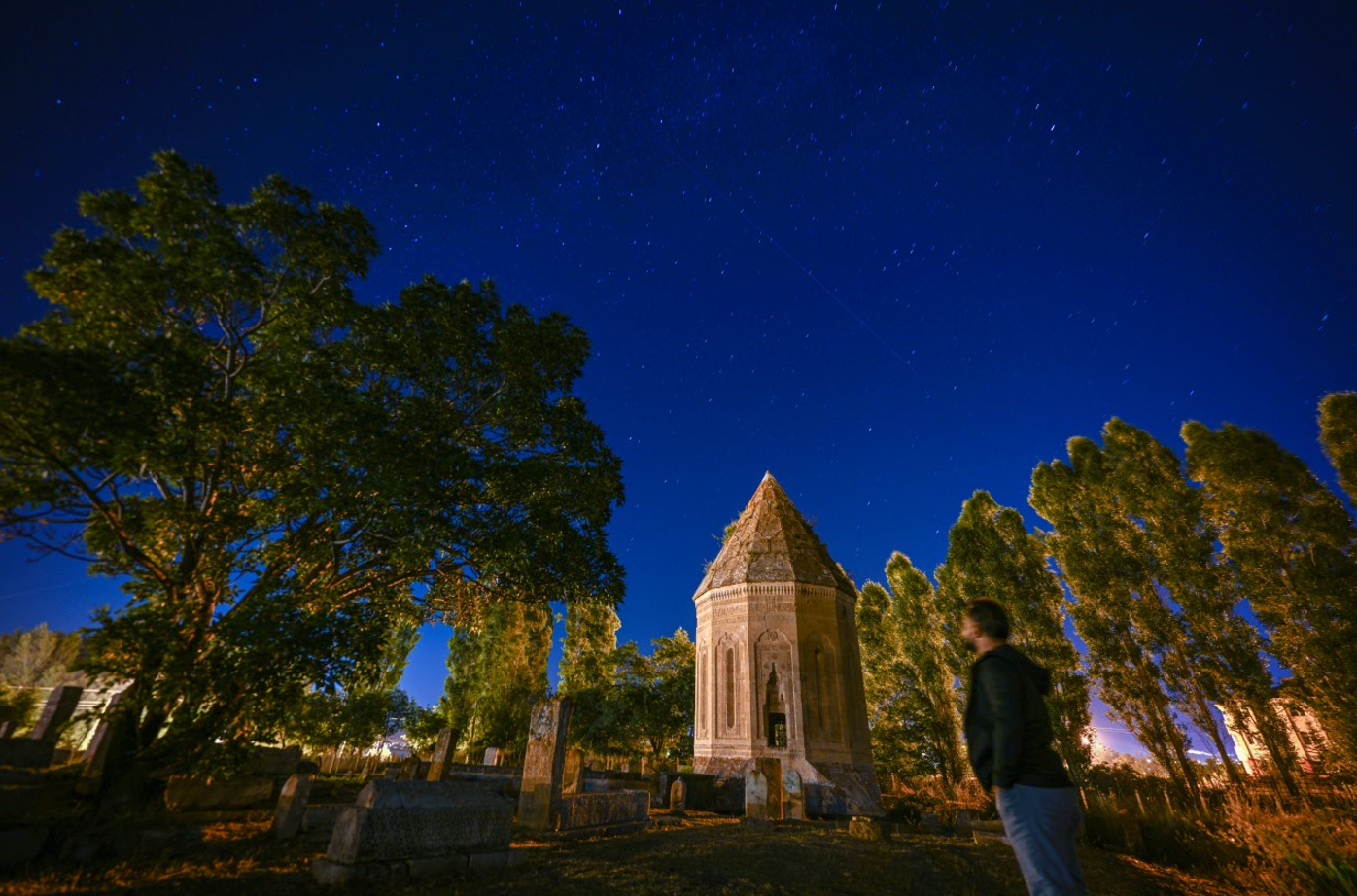 Gökyüzünde Görsel Şölen: Perseid Meteor Yağmuru Zirve Noktasında