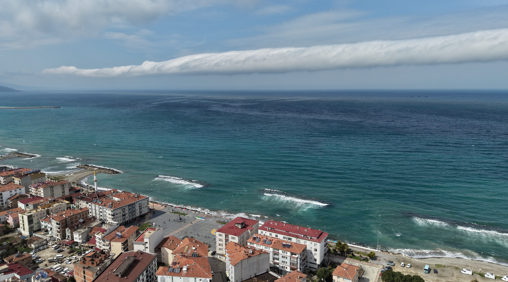 Gökyüzünde Şaşkınlık Yaratan An! Samsun'da Görülen Rulo Bulut Herkesi Büyüledi!