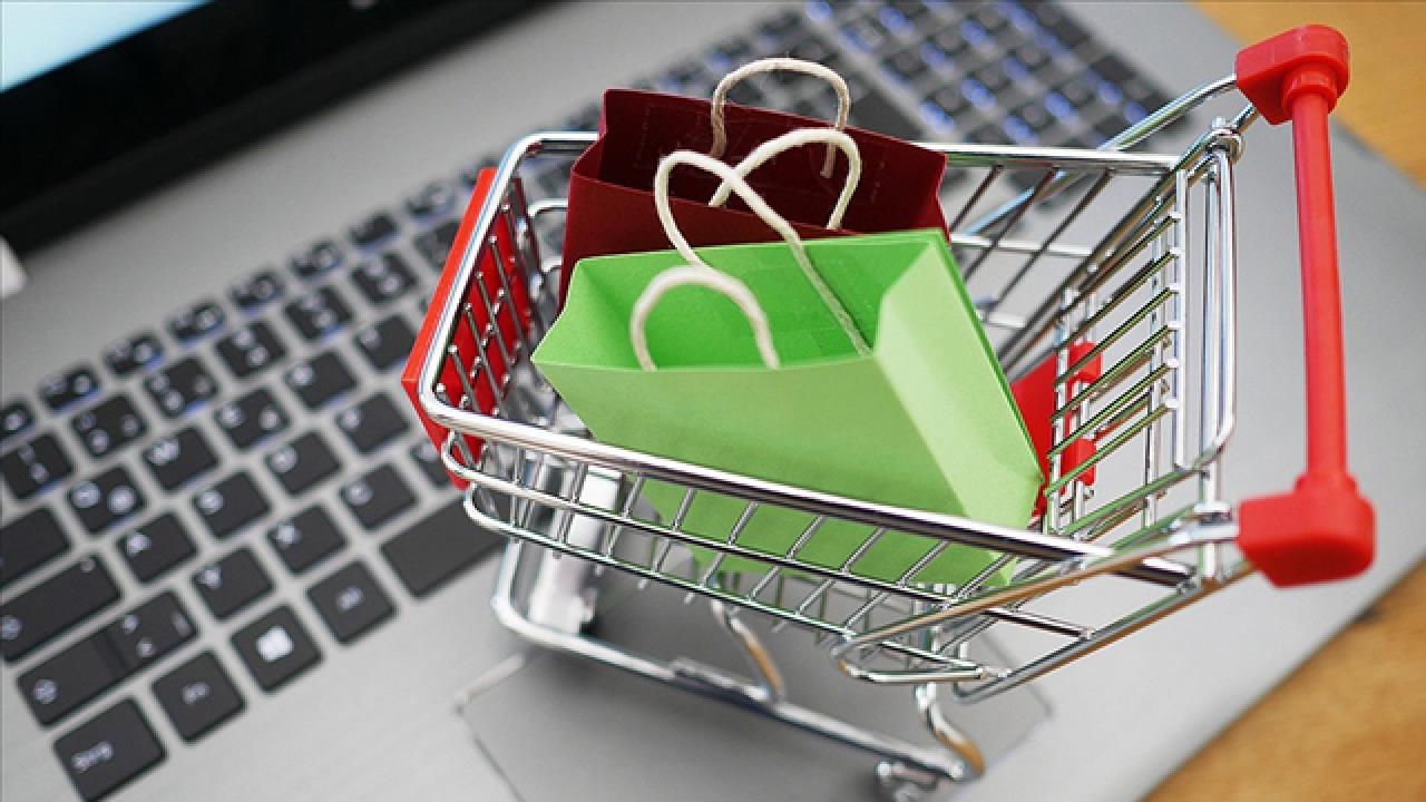 Gömlekler Altın Çağını Yaşıyor! İkinci El E-Ticaret Pazarında Şaşırtan Liderlik