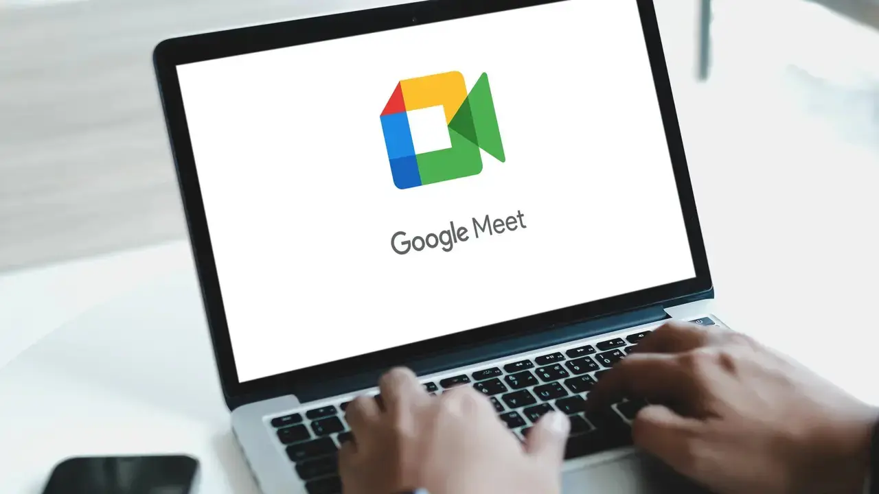 Google Meet'te Devrim! Yapay Zeka Not Alıyor, Siz Sadece Dinleyin!