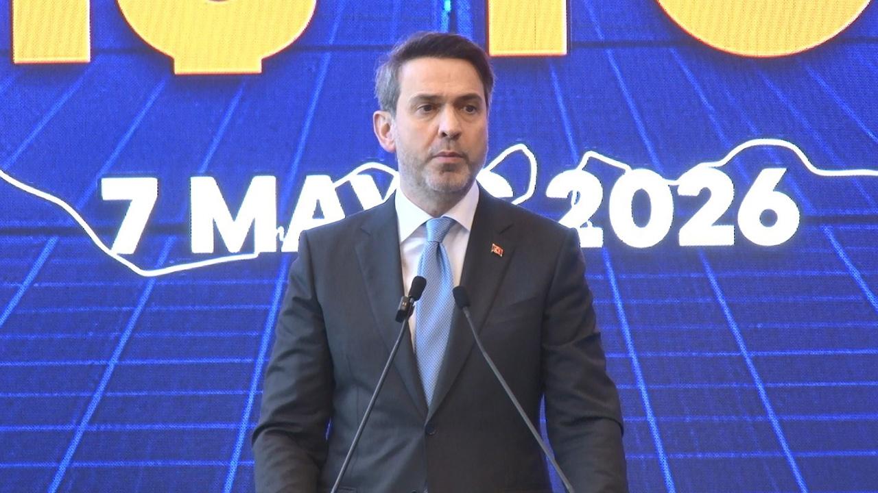 Güneş Enerjisinde Rekor Beklentisi! Bakan Bayraktar'dan Tarihi Açıklama: Yıl Sonunda Zirveye Çıkacağız!
