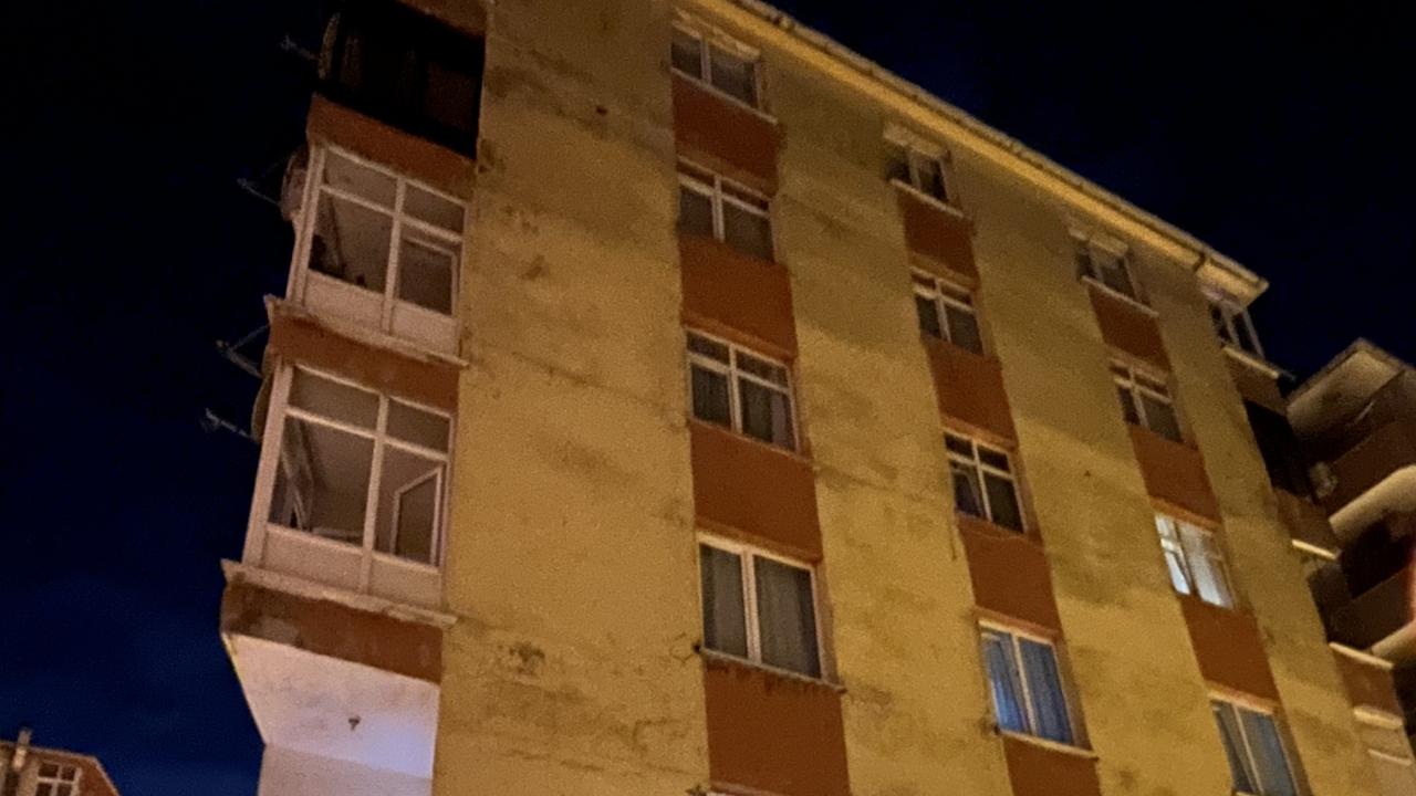 Güngören'de Balkon Çökmesi Paniği: Bina Mühürlendi
