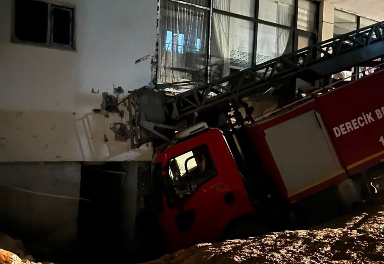 Hakkari'de İtfaiye Merdiveninde Feci Kaza: Uzman Çavuş Hayatını Kaybetti