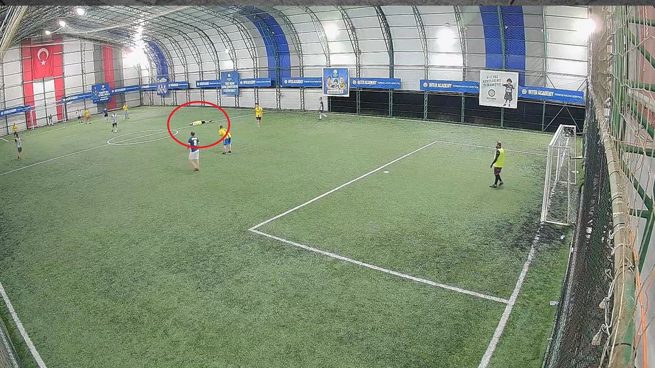 Halı Sahada Korkunç Ölüm! Futbol Oynarken Yere Yığıldı, Hayata Veda Etti!