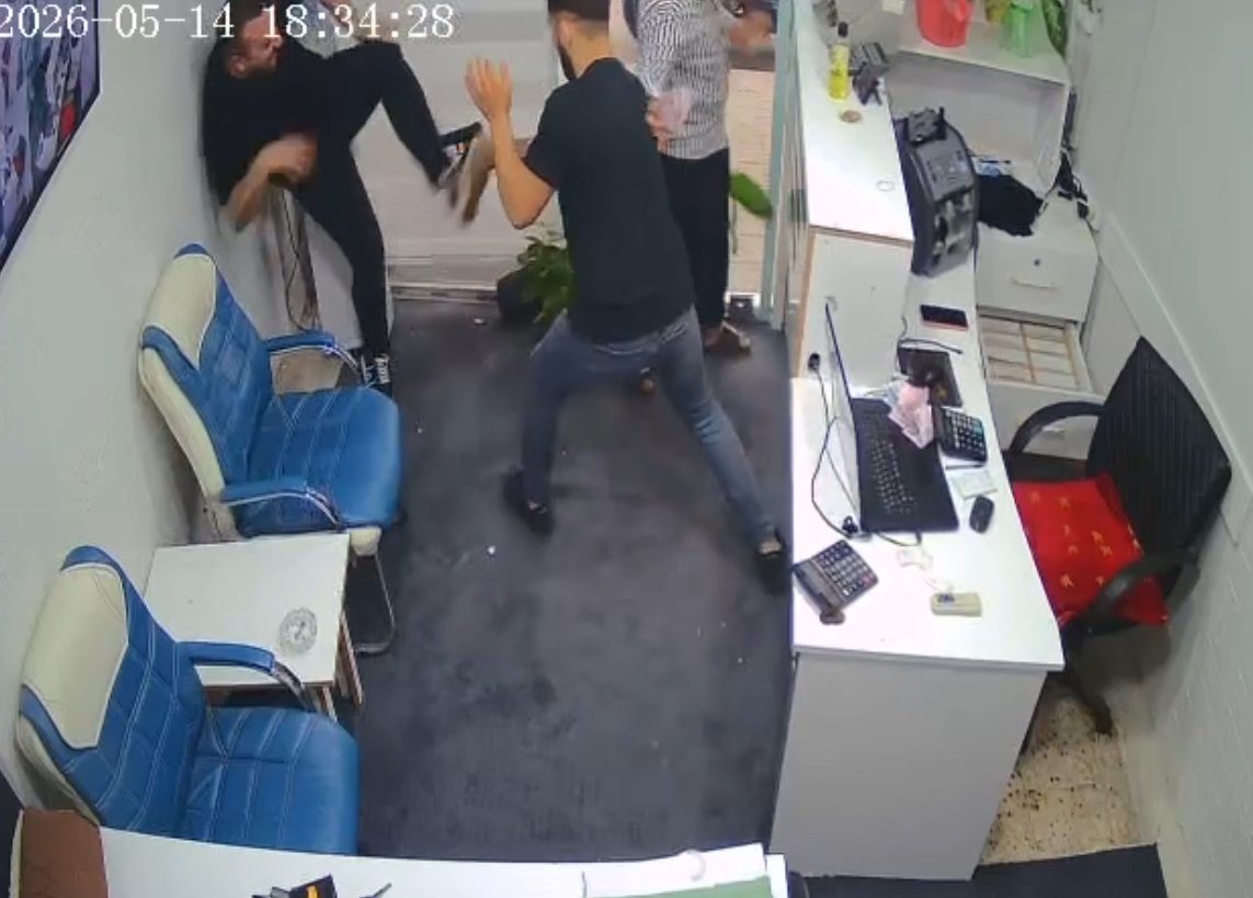 Hatay'da Korkunç Anlar! Döviz Bürosu Sahibi Silahlı Saldırganla Ölümüne Boğuştu! O Anlar Kamerada!