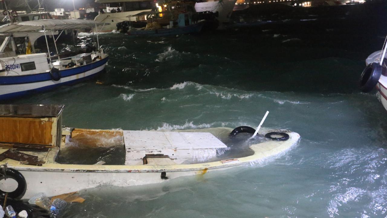 Hatay'da Korkunç Fırtına! Tekneler Battı, Şehir Felç Oldu! İşte İlk Görüntüler...