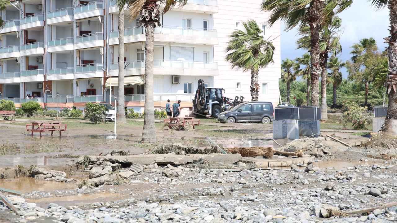 Hatay'da Şiddetli Yağış Kabusu! Evler, Bahçeler Sular Altında Kaldı