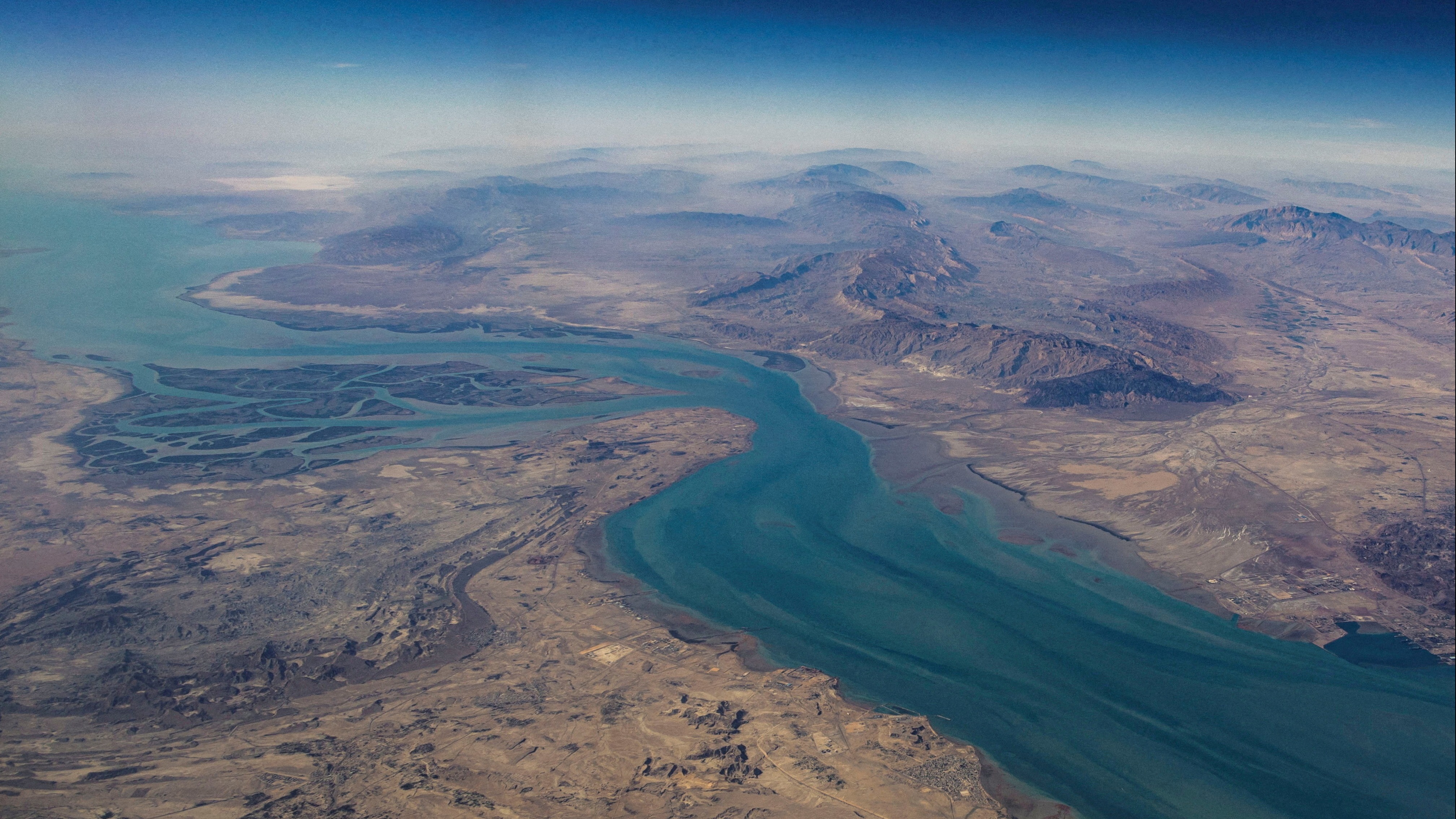 Hürmüz Boğazı'nda Beklenen An! Trump'tan İran Açıklaması: Savaş Bitiyor mu?